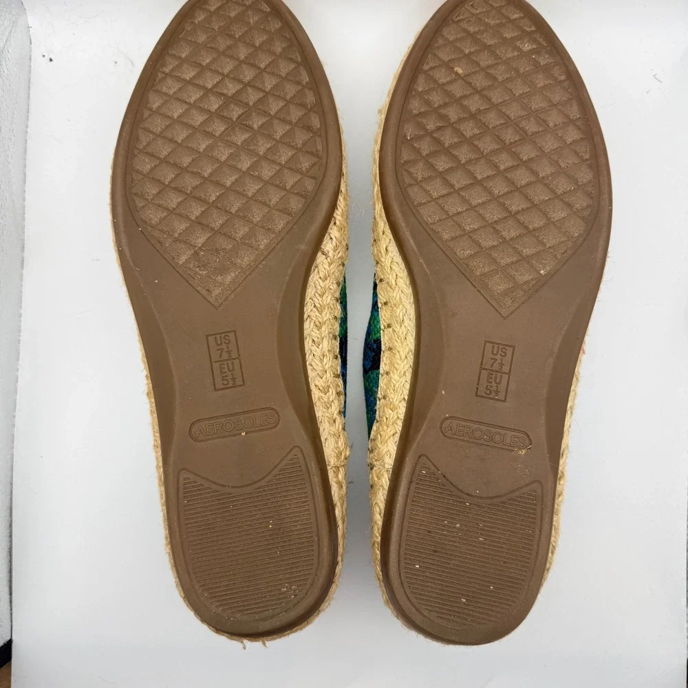 AEROSOLES tropical inspired